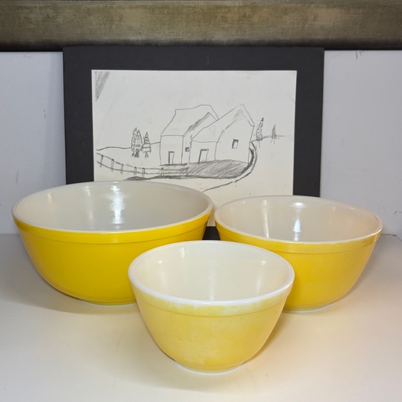 Pyrex Set Of 3 Nesting Yellow Mixing Bowls - Picture 4 of 12